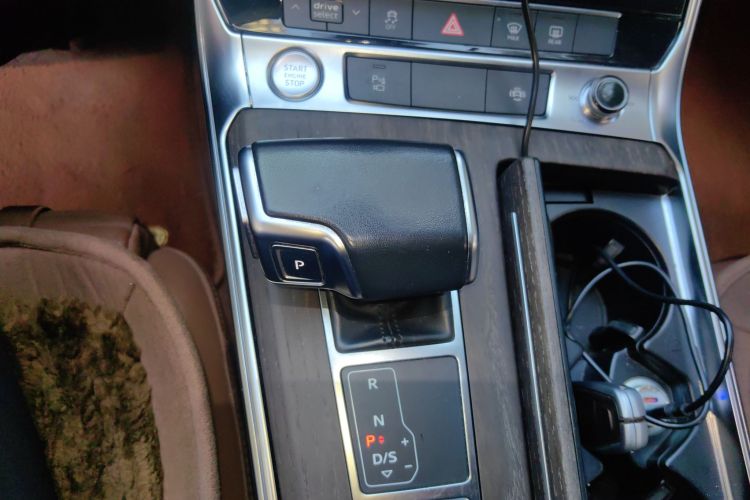 奥迪A6L 2019款 40 TFSI 豪华致雅型中控内饰18