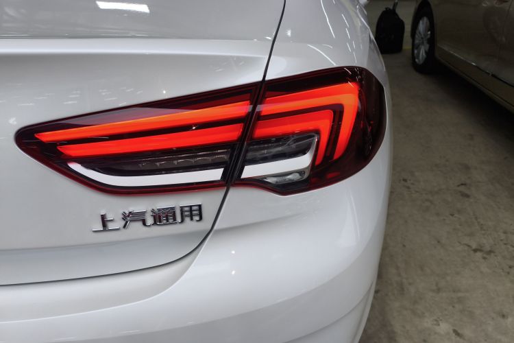 别克 君威 2024款 25T 超享版车身外观9