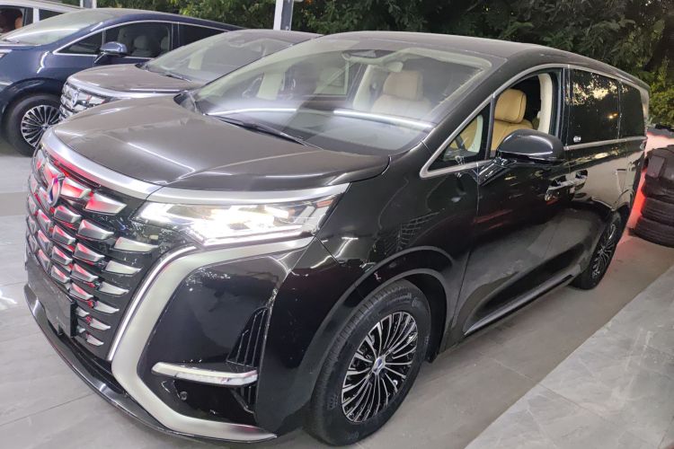 腾势D9 2024款 DM-i 980 四驱旗舰型车身外观4