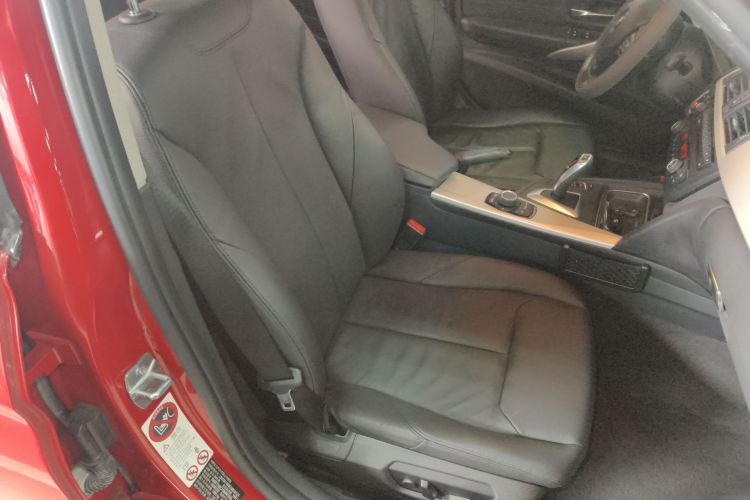 宝马3系 2014款 320i 时尚型局部细节41