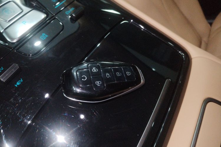 腾势D9 2025款 DM-i 智驾版 1020 四驱旗舰型中控内饰7001