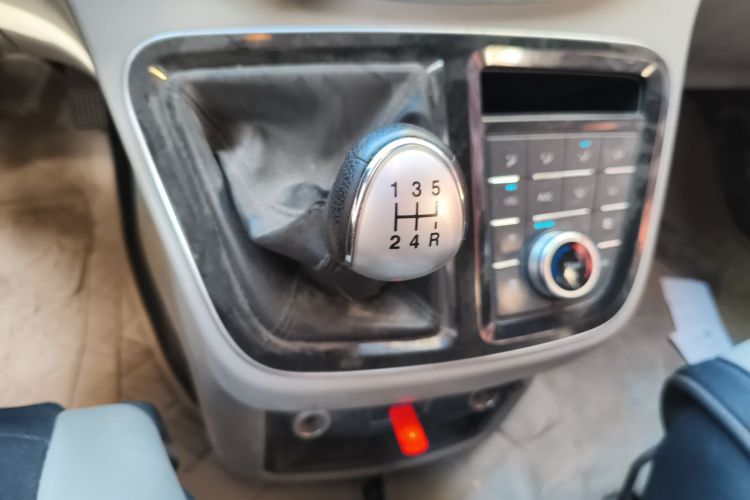 江淮瑞风 瑞风M4 2016款 2.0L 手动豪华型中控内饰18