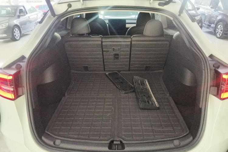 特斯拉 Model Y 2022款 长续航全轮驱动版局部细节23