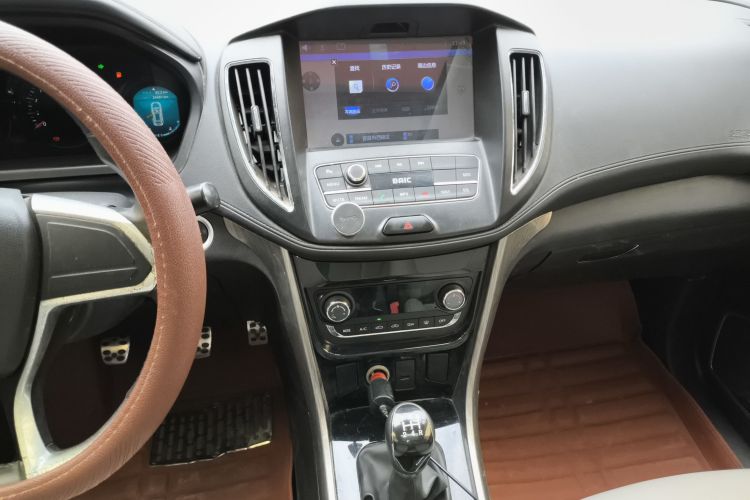 北汽幻速S5 2017款 1.3T 手动尊贵型中控内饰16