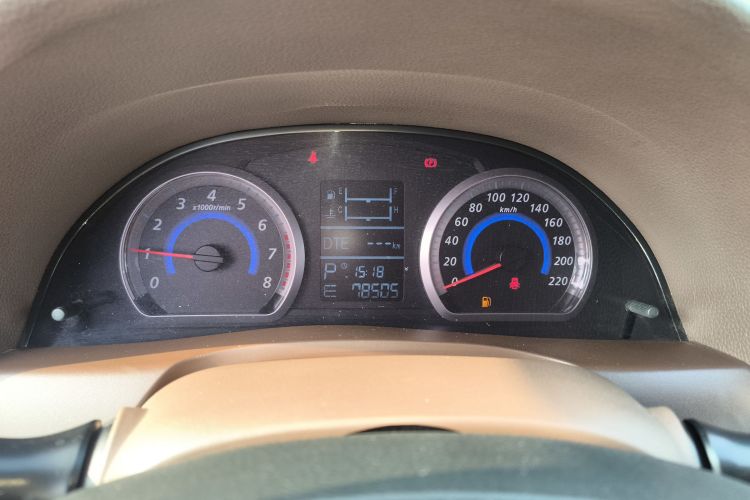 众泰Z300 2014款 1.6L 都市版自动豪华型中控内饰14