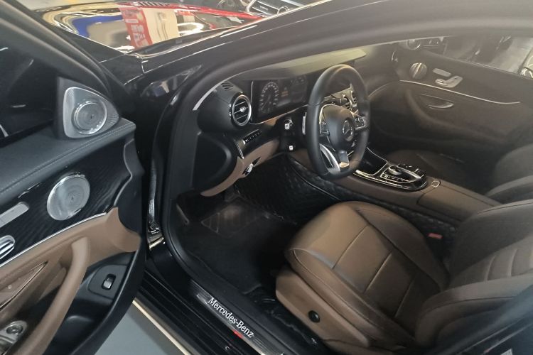 奔驰E级 2018款 E 300 L 运动豪华型中控内饰7003
