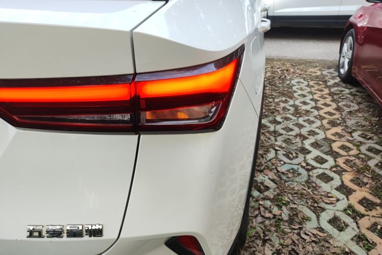 五菱汽车 五菱星驰 2022款 1.5L CVT畅玩型车身外观9