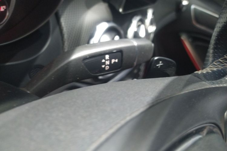 奔驰GLA 2018款 GLA 220 4MATIC 运动型中控内饰18