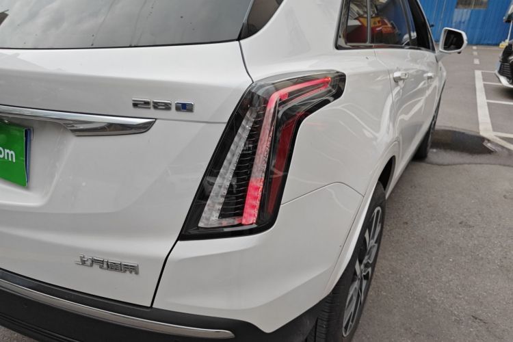 凯迪拉克XT5 2022款 2.0T 四驱豪华型（蜂鸟版）车身外观9