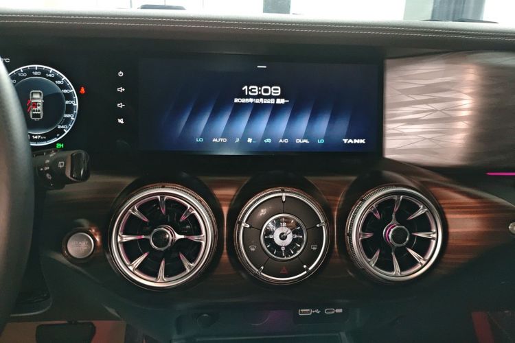 坦克300 2021款 越野版 2.0T 征服者局部细节16