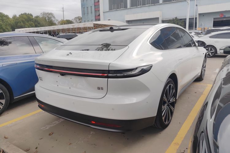 蔚来ET7 2024款 75kWh 行政签名版车身外观7