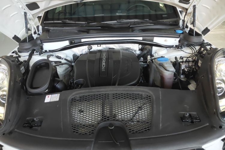 保时捷 2017款  Macan 2.0T机舱底盘24