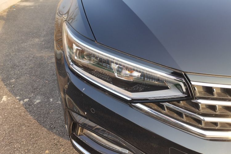 大众 迈腾 2024款 200万辆众享款 330TSI DSG豪华型车身外观8