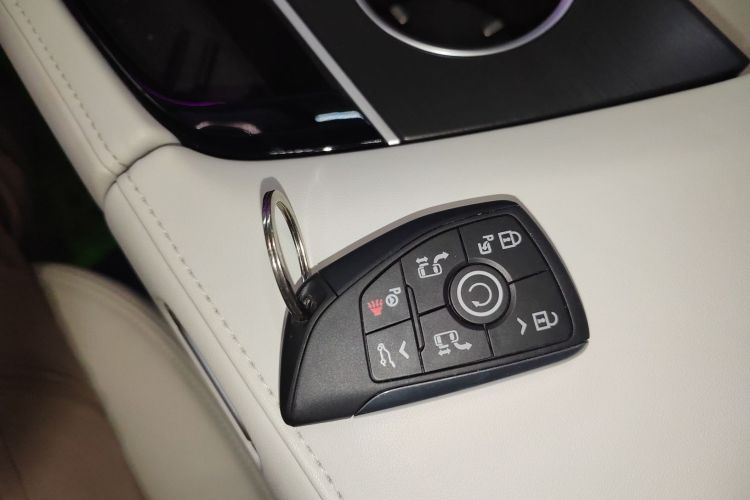 别克GL8新能源 2024款  陆尊 奢享版 7座中控内饰11