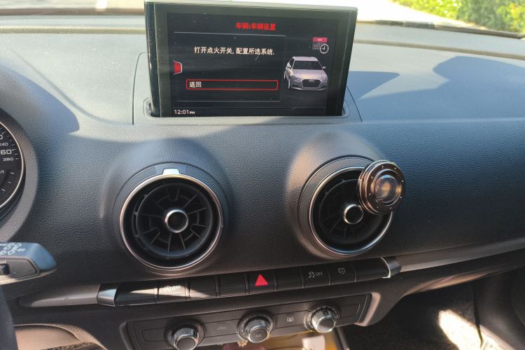 奥迪A3 2018款 30周年年型 Sportback 35 TFSI 进取型中控内饰16