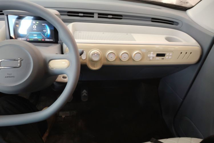 奔腾小马 2024款 170km 活力马中控内饰16