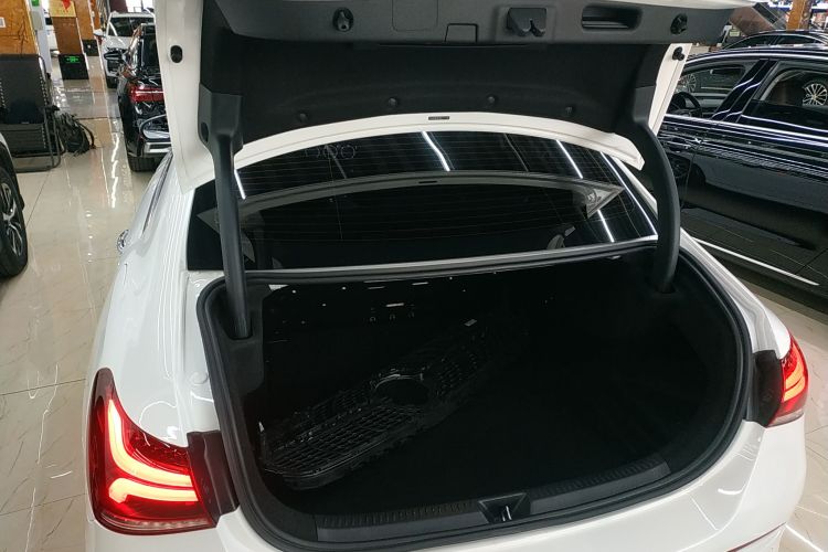 奔驰A级 2022款 改款 A 200 L 运动轿车时尚型机舱底盘23