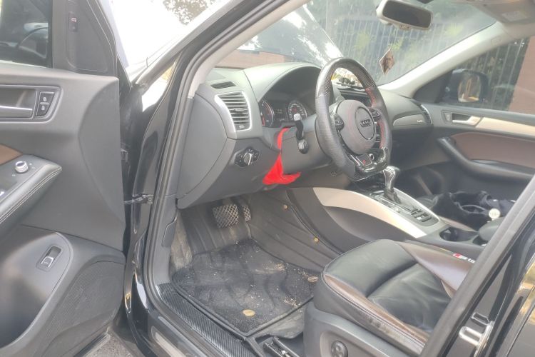 奥迪Q5 2018款 典藏版 40 TFSI 技术型中控内饰20