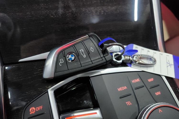 宝马3系 2024款 325Li M运动套装中控内饰7001