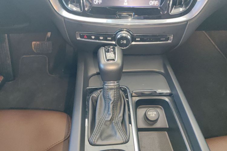 沃尔沃S60 2020款 T4 智逸豪华版中控内饰18