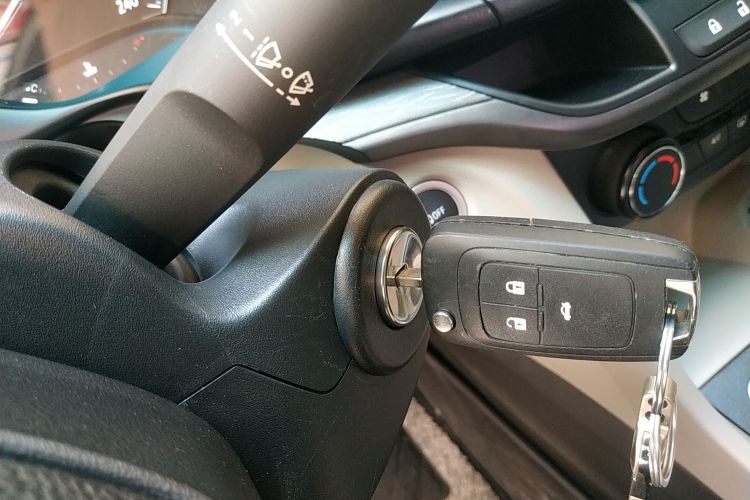别克 英朗 2017款 15N 自动精英型中控内饰11