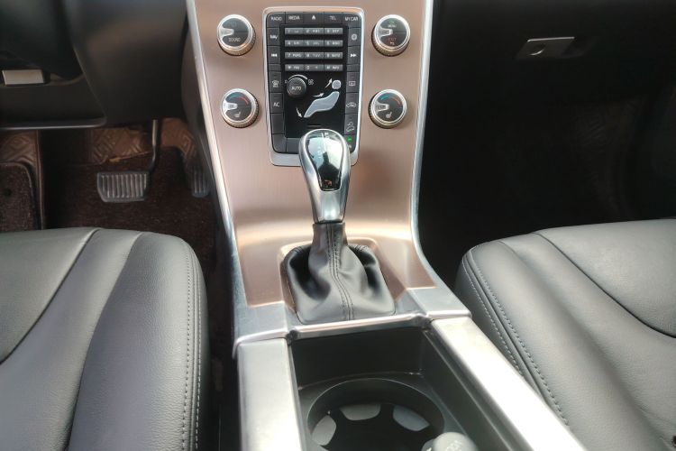 沃尔沃XC60 2017款 T5 AWD 智进升级版中控内饰18