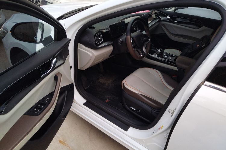 比亚迪 秦PLUS 2023款 冠军版 EV 420KM超越型中控内饰20