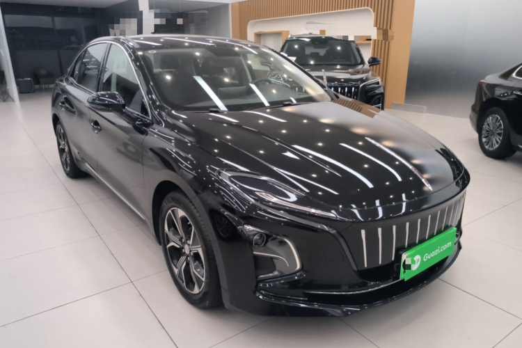 红旗E-QM5 2023款 改款 基础出行版车身外观3