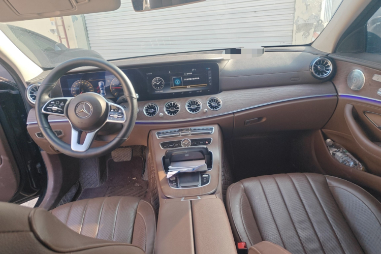 奔驰E级 2020款 改款 E 300 L 殊享版中控内饰12
