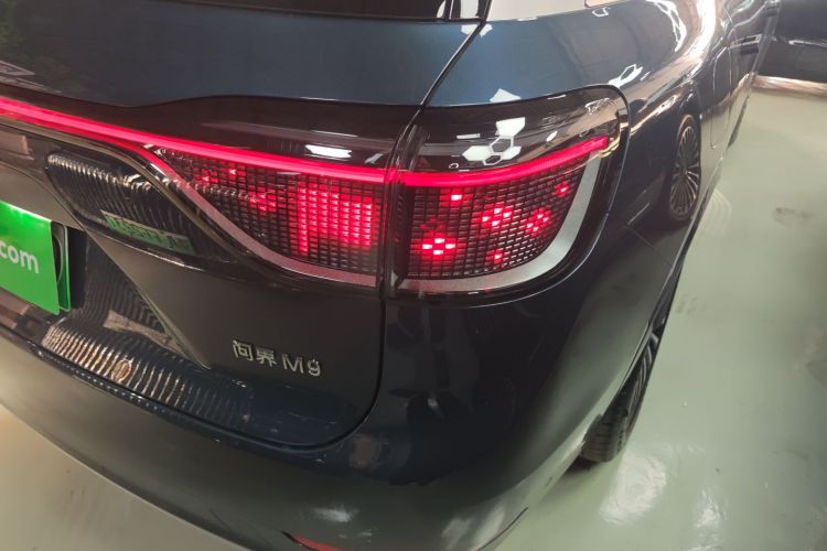 鸿蒙智行 问界M9 2024款 增程 Max版 42kWh 5座版车身外观6006