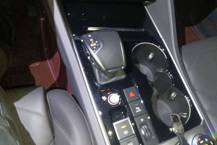 大众 途锐 2023款 3.0TSI 锐享版 曜黑运动套装中控内饰18