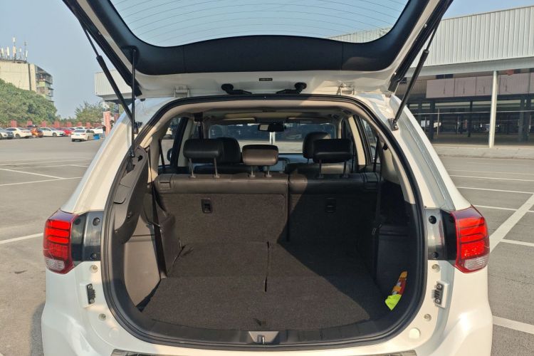 三菱 欧蓝德 2018款 2.4L 四驱豪华版 7座机舱底盘23