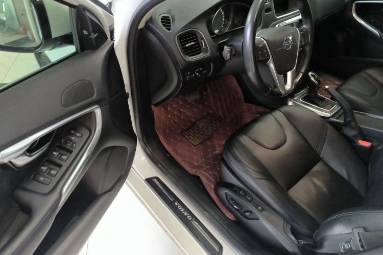 沃尔沃V40 2015款 1.6T 智雅版中控内饰20