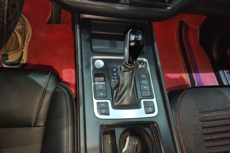 比亚迪 唐 2019款 2.0T 自动智联尊贵型 7座 国VI局部细节18