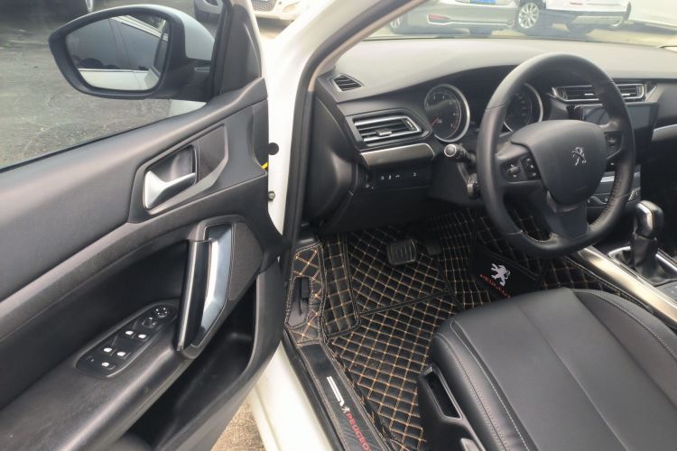 标致408 2014款 1.8L 自动豪华版中控内饰20