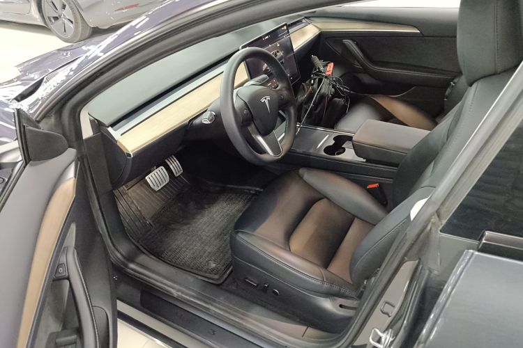 特斯拉 Model 3 2022款 Performance高性能全轮驱动版中控内饰7003