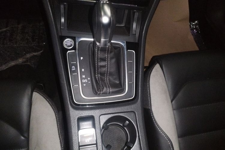 大众 高尔夫 2020款 挚爱版 280TSI DSG R-Line中控内饰18