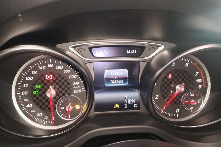 奔驰A级(进口) 2016款 A 200 时尚型中控内饰14