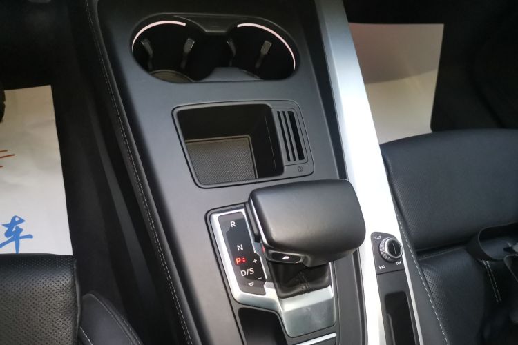 奥迪A4L 2022款 40 TFSI 豪华动感型中控内饰18