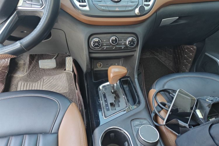 东南DX7 2015款 1.5T 自动豪华型中控内饰18