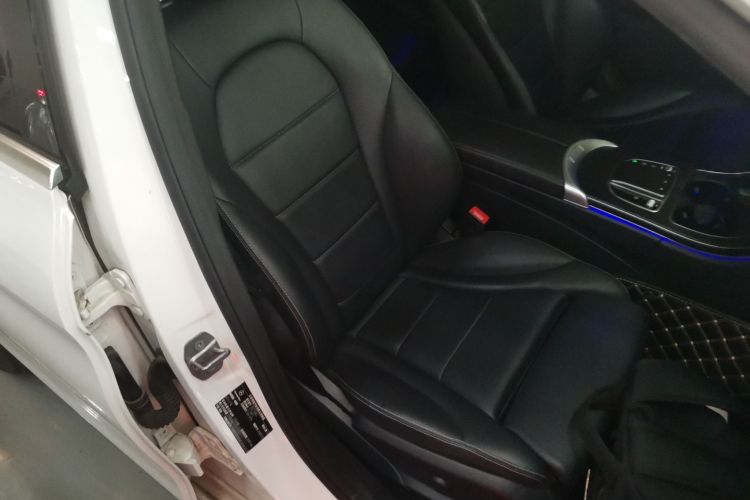 奔驰C级 2021款 C 260 L 运动版局部细节41