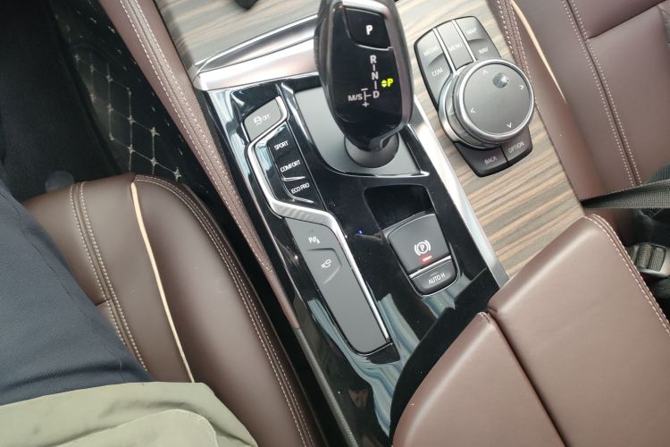 宝马5系 2018款 改款 530Li 领先型 豪华套装中控内饰18