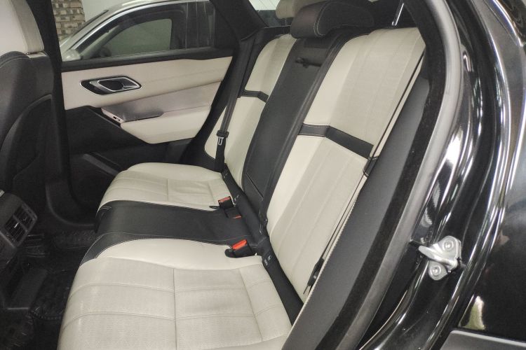 路虎 揽胜星脉 2022款 250PS 熠金珍藏版中控内饰21