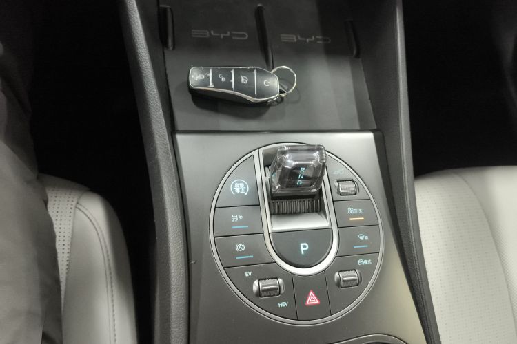 比亚迪 海豹05 DM-i 2025款 DM-i 智驾版 55KM豪华型中控内饰18