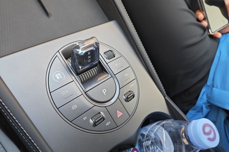 比亚迪 海豹06新能源 2024款 DM-i 80KM尊贵型中控内饰18