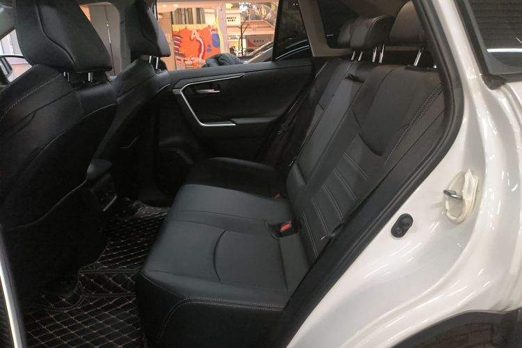 丰田 威兰达 2023款 2.0L CVT两驱豪华PLUS版中控内饰7004