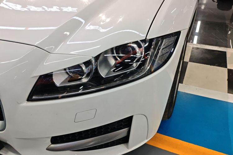 捷豹XF 2016款 XF 2.0T 两驱R-Sport运动版局部细节36