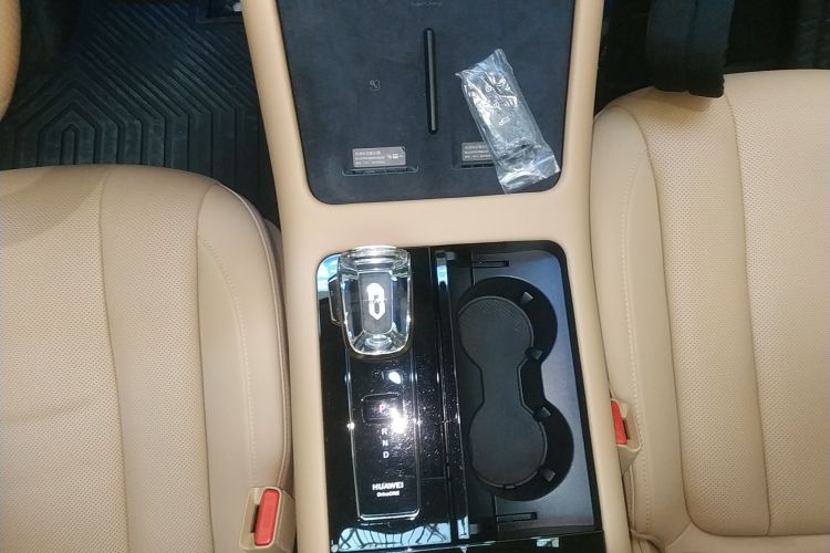 鸿蒙智行 问界M7 2024款 1.5T 后驱Plus版 6座中控内饰18