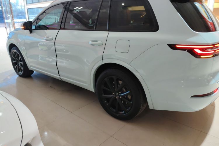 理想汽车 理想ONE 2021款 增程6座版车身外观4