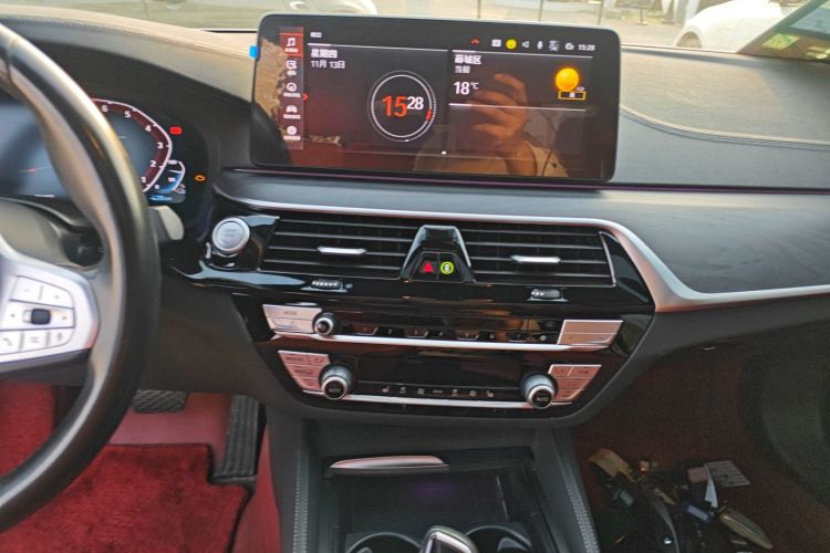 宝马5系新能源 2022款 改款二 535Le M运动套装中控内饰16